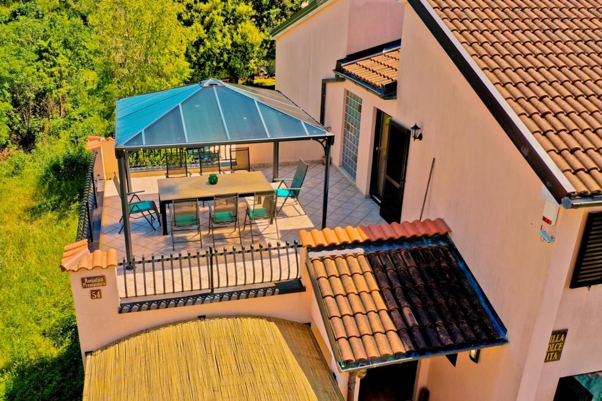 Villa Dolce Vita **** Premantura Exterior photo