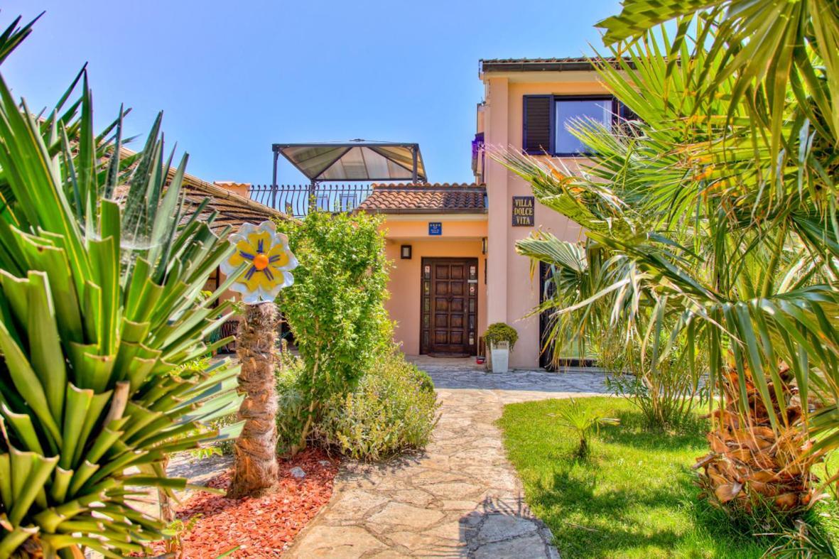 Villa Dolce Vita **** Premantura Exterior photo
